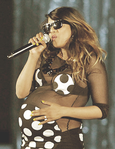 M.I.A. at Grammys, 2009