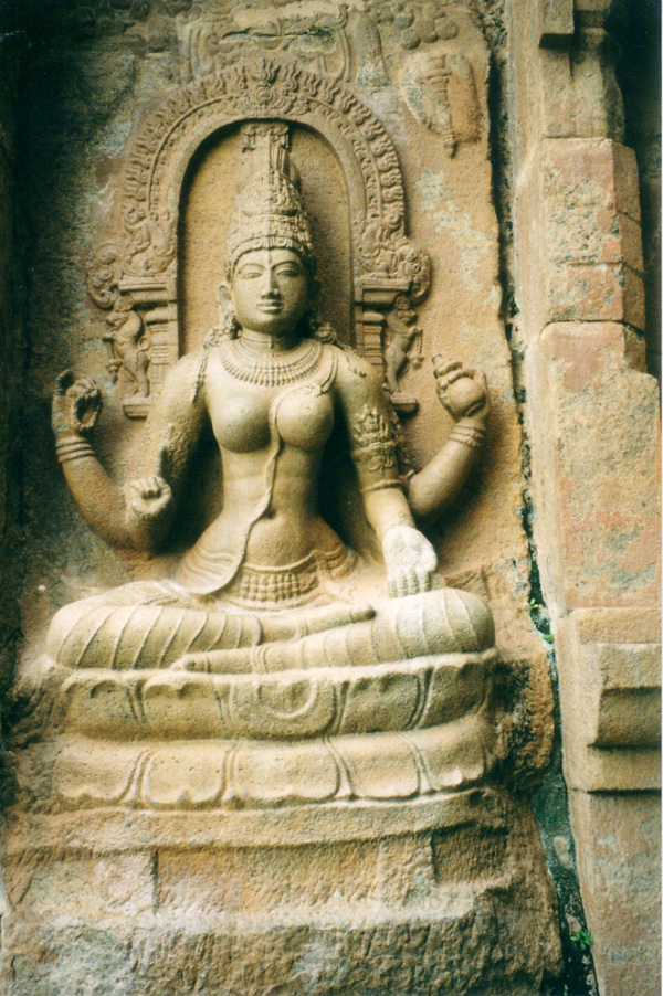 sculptures of Ganga ikonda choleswaram 